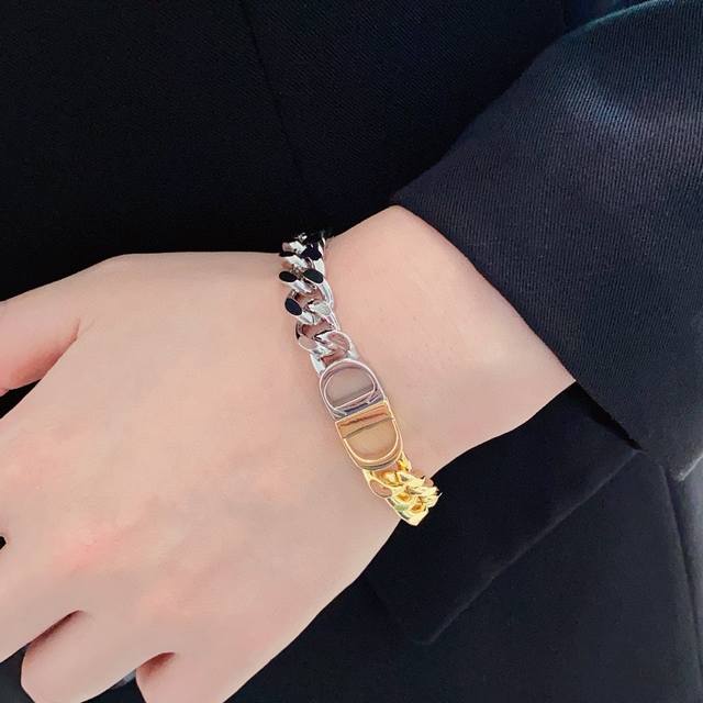 Dior Letter Gold And Silver Combination Thick Bracelet. Wearing It Gives A Very