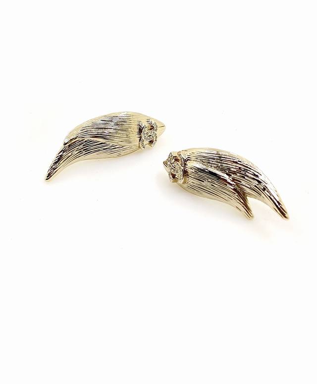Chanel Latest Leaf Earrings, Zp Brass Material