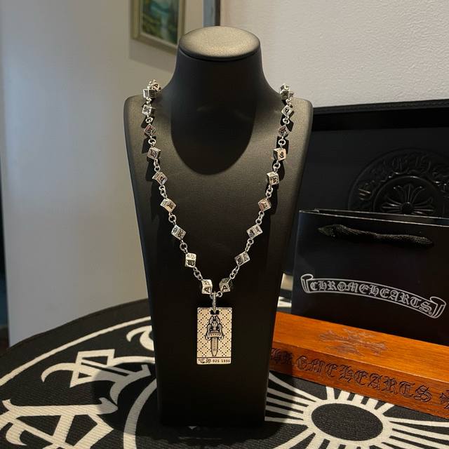 New Arrival, Store-Quality Chrome Hearts Croce Heart Classic Retro Dice Necklace