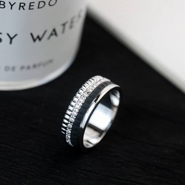 Quatre White Series Ring, Dazzling And Eye-Catching, Wide Diamond-Set Black Cera