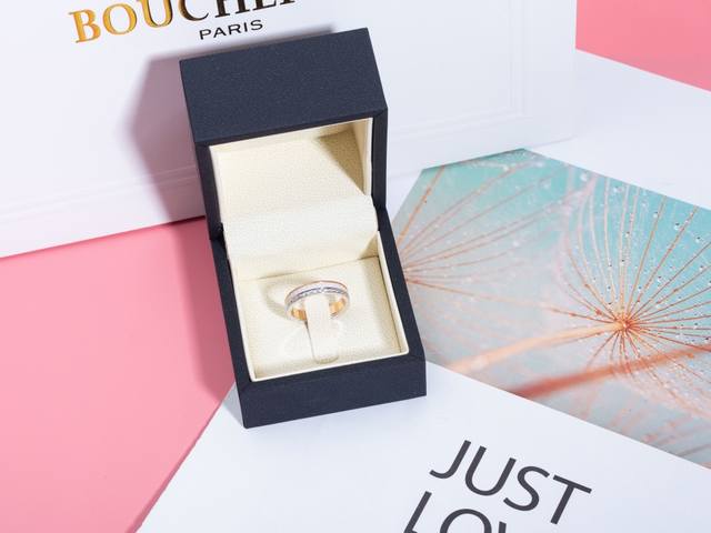Quatre White Series Ring, Dazzling And Eye-Catching, Narrow Diamond-Set White Ce