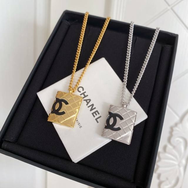 High-Quality, Details As Shown. Xiang Kangpeng Bag Necklace, Vintage Style! Clas