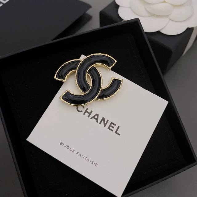 High-Quality, Details As Shown In The Photo. Enamel Double C Brooch Z 5100, The