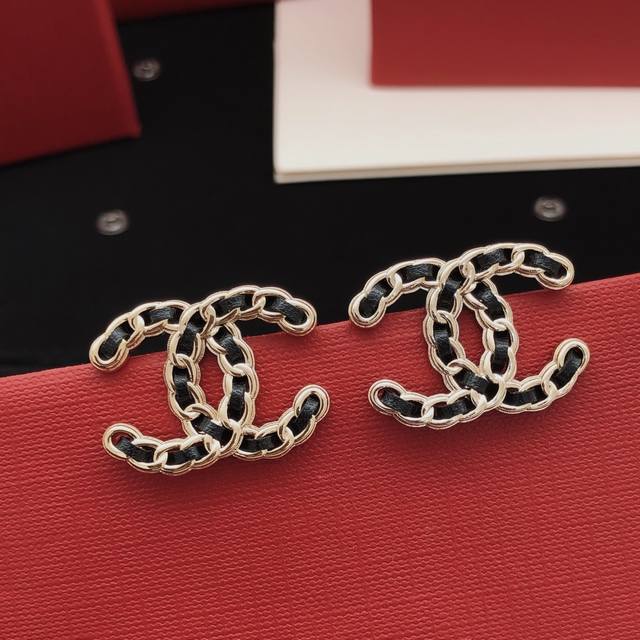 Model Xed0172 Ch*Nel Latest Leather Ear Studs, Consistent Zp Brass Material