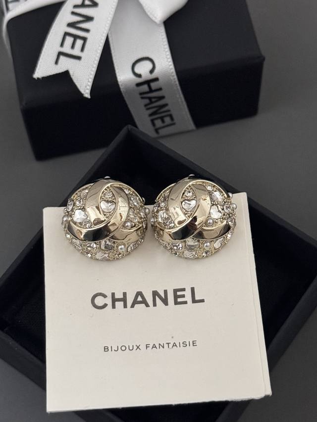 Ch*Nel Latest Light Gold Circular Cc Ear Studs, Consistent Zp Brass Material, He