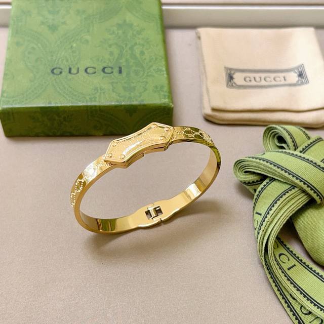 Exclusive Series Thickened And Widened Gucci Bracelet With Unique Charm Latest M