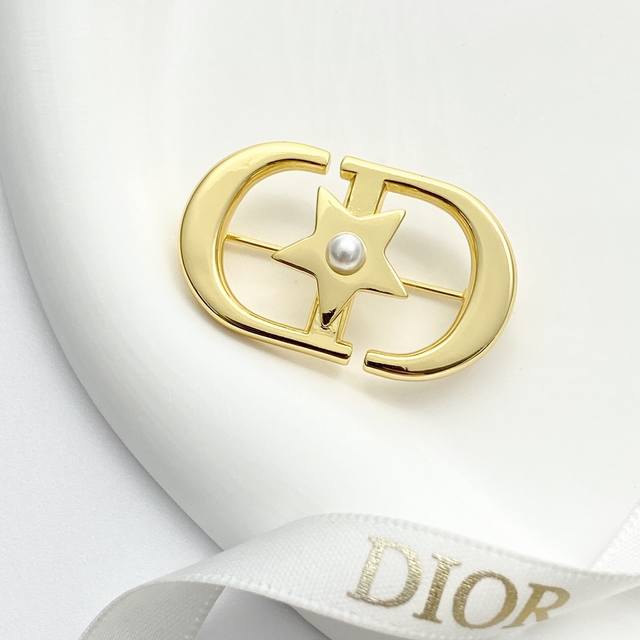 Dior Brooch Bestseller Now Available In New Styles Dior Gold Cd Letter Pearl Bro