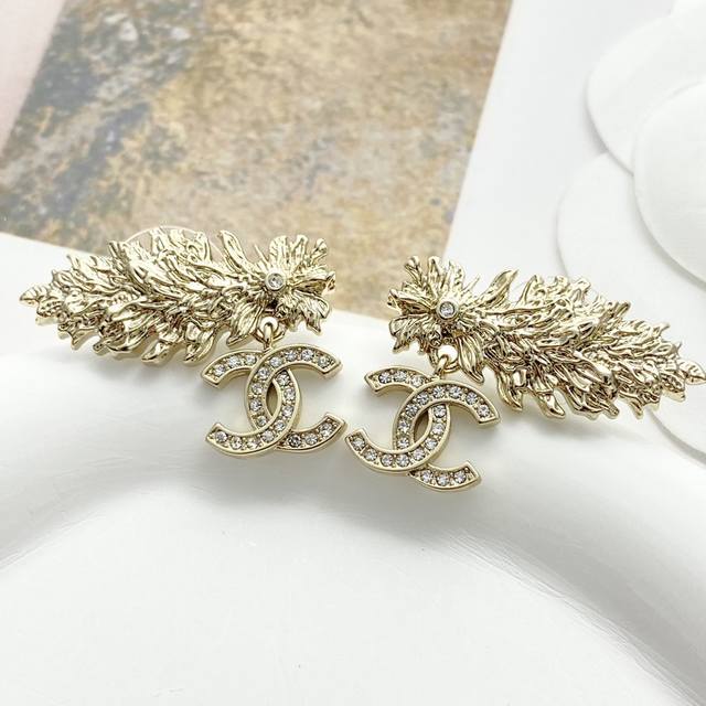 Chanel Ear Studs, Hot-Selling New Arrival, Same As In-Store. Chan 25 Gold Feathe