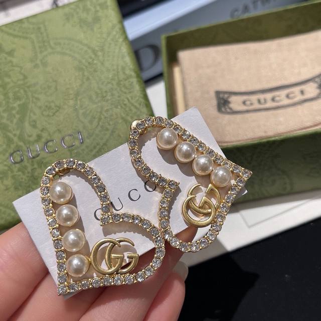 Ged0101 Gucci New Double G Heart Stud Earrings