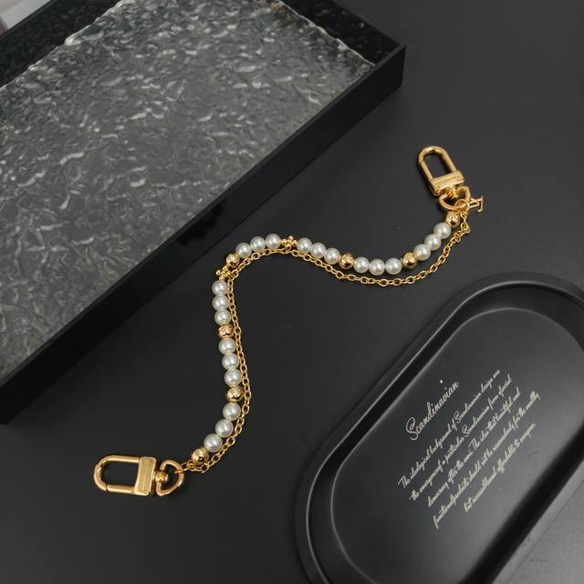 Lv Belt Chain With A Double-Chain Design Embodying Trendy Individuality: One Cha