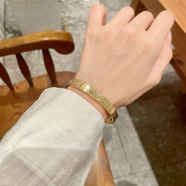 New Arrival Authentic Single Item Lv Letter Engraved Bracelet Louis Vuitton Loui