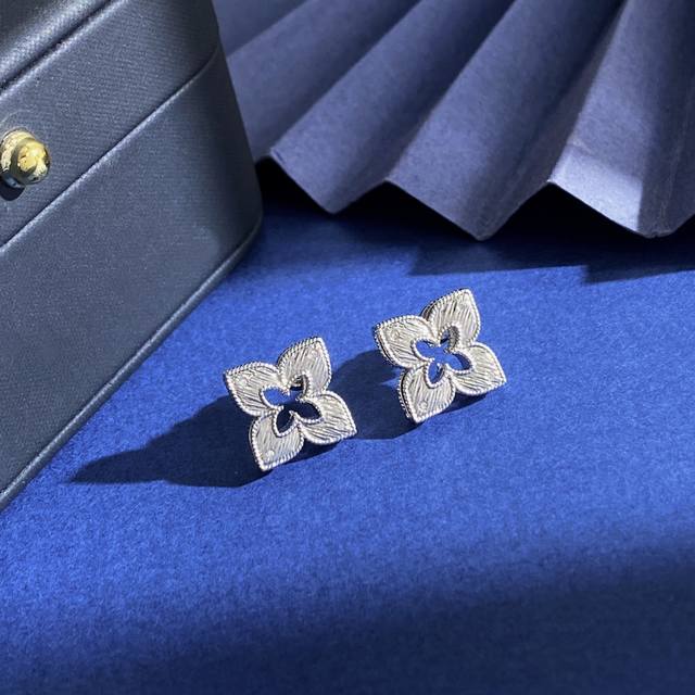 Small Rc80 Roberto Coin Keying Four-Petal Flower Four-Leaf Flower Set With Small