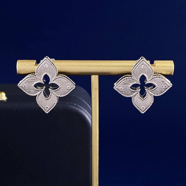 Large Rc80 Roberto Coin Keying Four-Petal Flower Four-Leaf Flower Set With Small