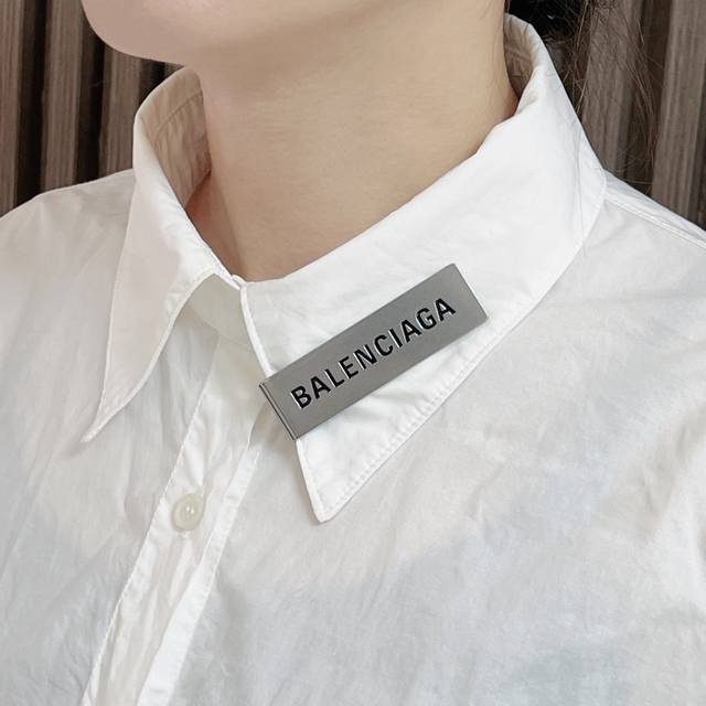 Balenciaga Brooch, Bag Clip, Simple And Elegant, Premium Gold Finish, Perfect Wi