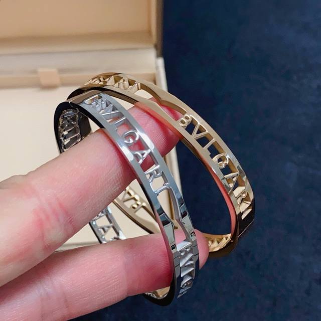 Bvlgari High-Quality Unisex Hollow Bracelet, A Very Versatile Design Made From 1