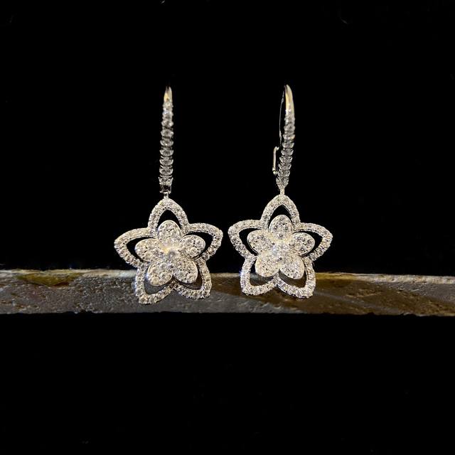 Graff Wild Flower Platinum Earrings Wild Flower Earrings Bring The Vibrant Beaut