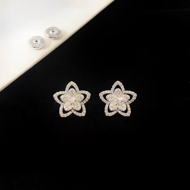 Graff Wild Flower White Gold Earrings Wild Flower Earrings Bring The Vibrant Bea