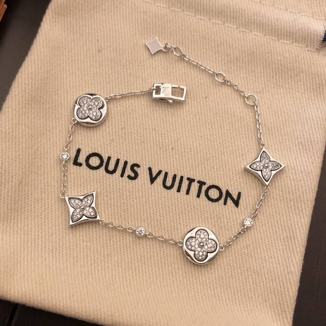 Premium Version Louis Vuitton Bracelet With Multiple Flowers. Lv Bracelet Origin