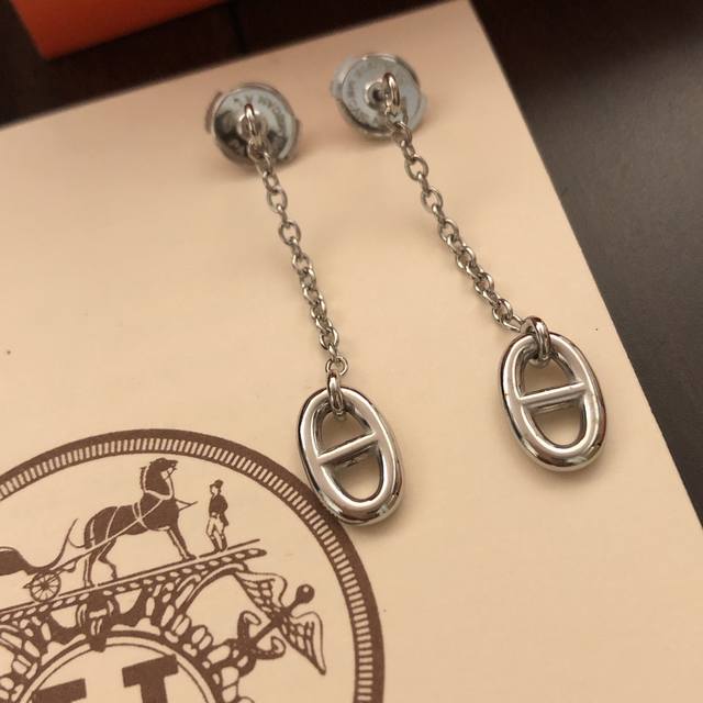 Premium Edition Classic Design Herm S Pig Nose Fringe Earrings Electroplated Whi