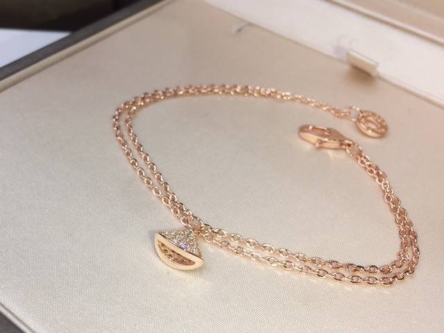 Premium-Grade Replica. Full-Diamond Skirt Bracelet In The Highest Version. Shipp
