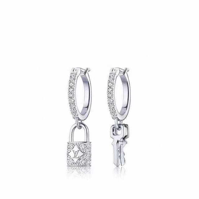 New Arrival Lv Lock Key Earrings Louis Vuitton Stud Earrings Diamond Blossom Ser