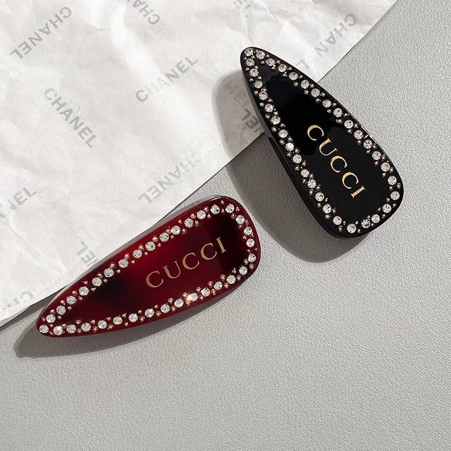 Gucci Letter-Shaped Delicate Spring Clip Hairpin For Women, Back Of The Head Hai