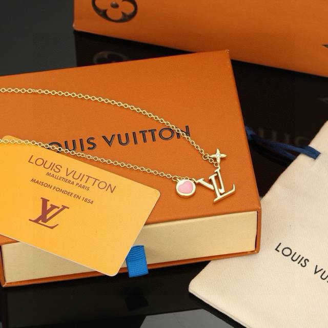 Louis Vuitton Heart Peach Letter Necklace And Bracelet, Crafted With Exquisite A