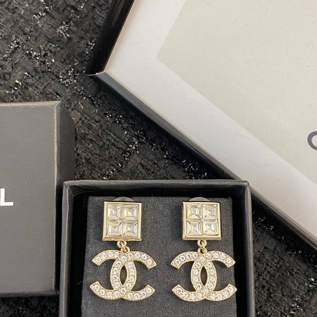 Code E2158 Chanel Earring Bestseller Newly Released, Same As In-Store. Chan 23 S