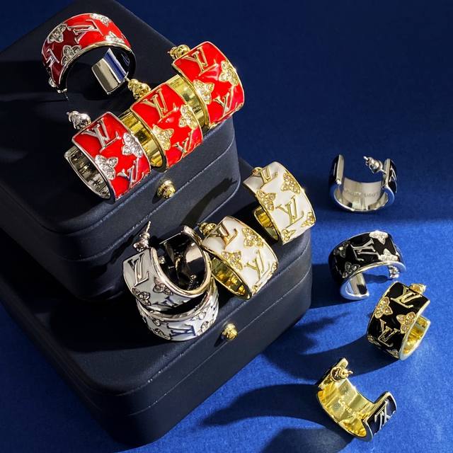 Louis Vuitton European And American Fashion High-End C-Shaped Red, White, And Bl