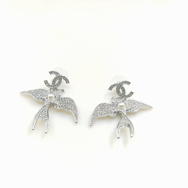 Ch*Nel Latest Platinum Full Diamond Swallow Earrings, Consistent Zp Brass Materi