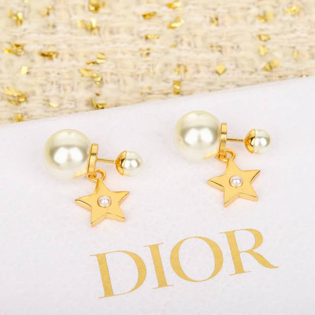 High-Quality, Details As Shown Dor 25-Shaped Pearl Ear Studs, Exclusive First Re