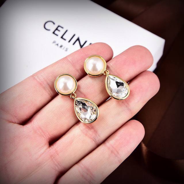 Celine New Pearl Ear Studs With A Unique Design, Bold And Distinctive, Redefinin