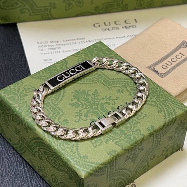 Gucci's Latest Handchain Has Arrived. The Classic Design Of Gucci's Newest Handc