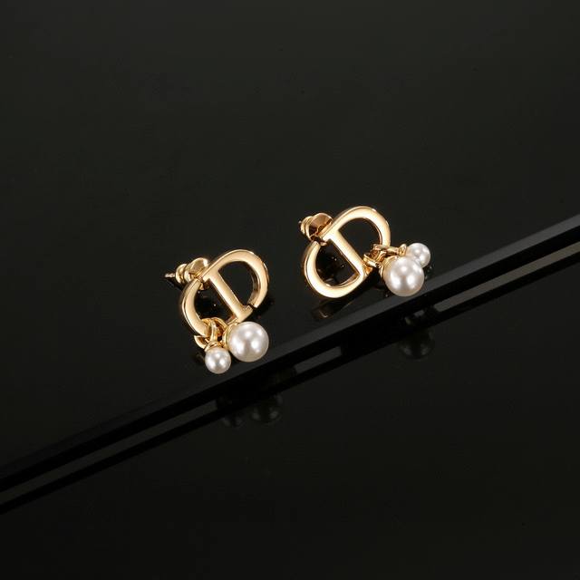 Dior New Arrival Ear Studs With Cd Letter Design. Retro-Inspired Ear Studs. Not
