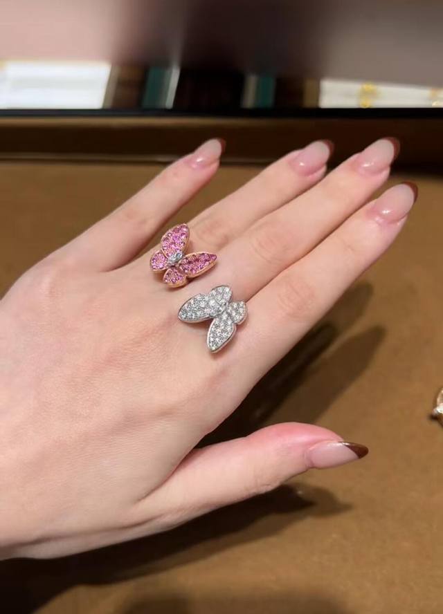 V Gold-Plated Butterfly Ring With Full Diamonds. Those Who Have Seen The Butterf