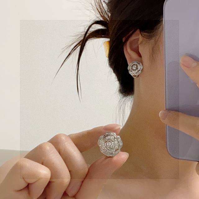 Chanel-Style New Design Chanel Full-Diamond Camellia-Embellished Earring. Authen