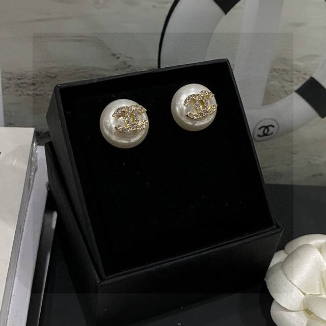 Selling Like Crazy, Absolutely Stunning! Premium-Grade, Latest Design Chanel Rom
