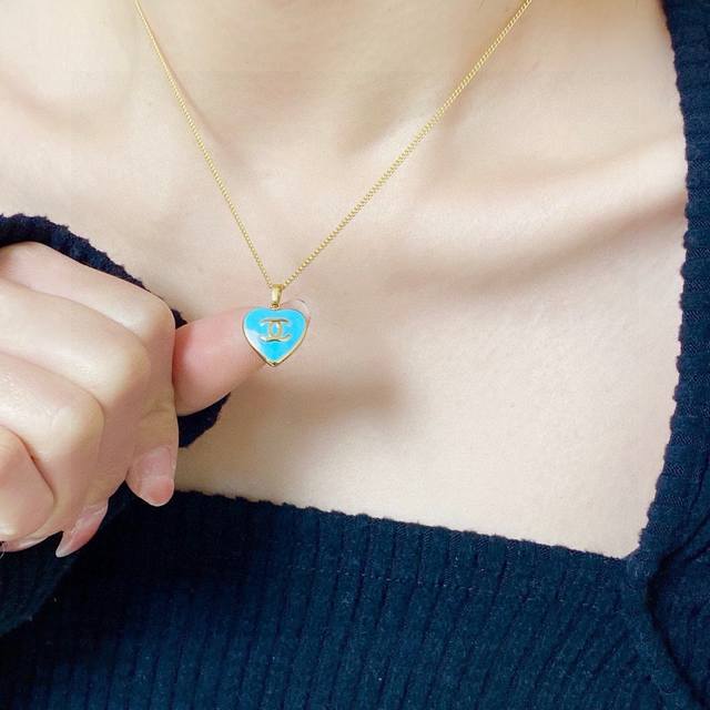 Xiaohongshu Recommended Bestseller Chanel's Latest Double C Blue Heart Necklace,