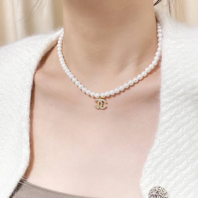 Xiaohongshu's Hottest New Chanel Double C Diamond Pearl Necklace, Layered For An