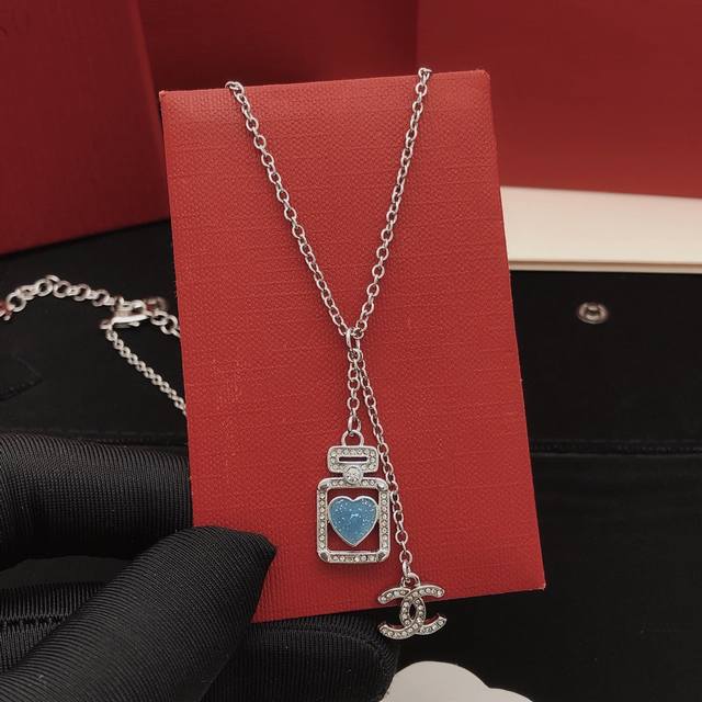 Code Xxl0092 Chanel Latest Blue Heart Perfume Bottle Necklace, Consistent Z-Batc