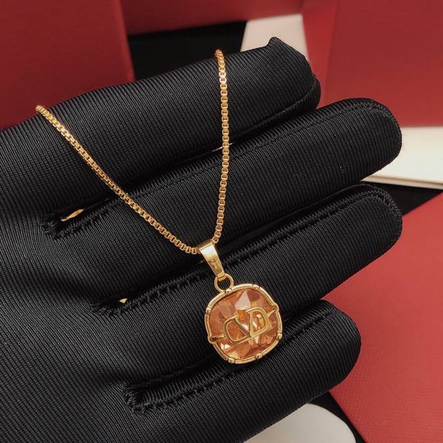 Id Valentino Necklace Pendant With Diamonds In Three Colors: Green, White, And R