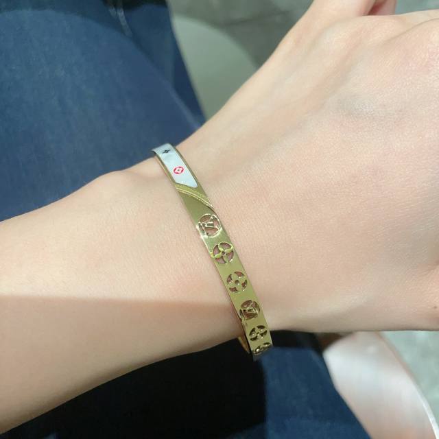 New Arrival Authentic Single Piece Lv Letter Cutout Bracelet Louis Vuitton Authe