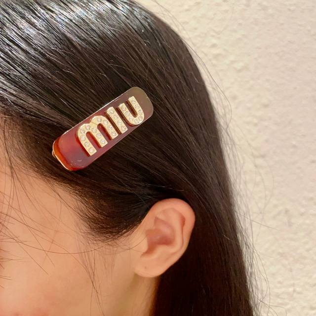 Miu Miu Hairpin, Exclusive For Summer Girls. High-Quality Texture With Letters A