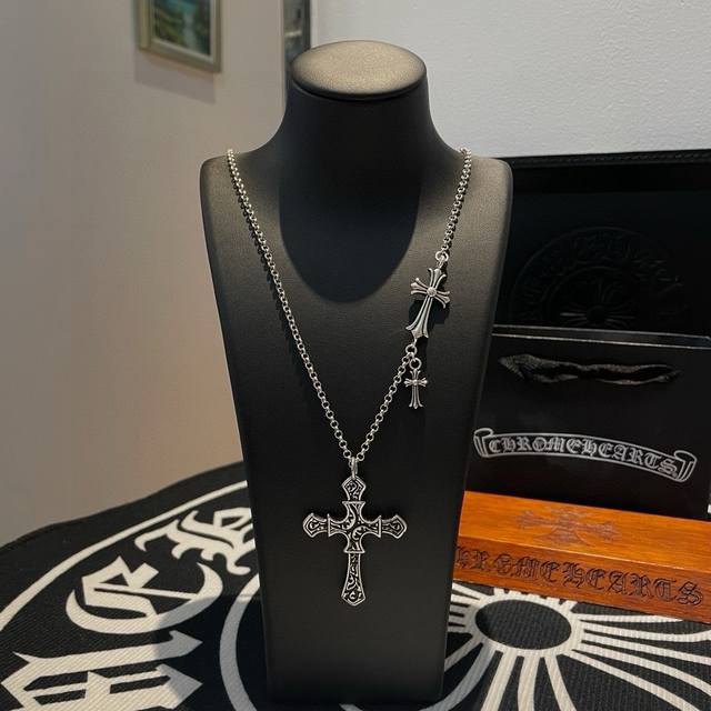 New Arrival, Store-Quality Chrome Hearts Classic Retro Multi-Element Necklace. T