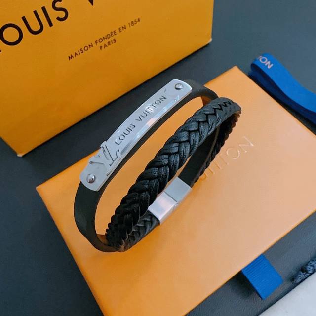 High-Quality Lv Louis Vuitton Genuine Leather Bracelet, Original Store New Desig
