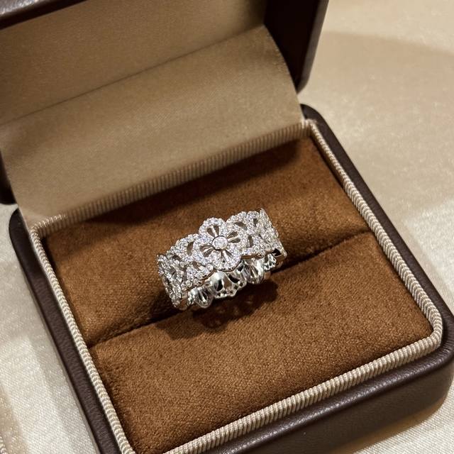 A5894 Boho-Style Traditional Silver Four-Leaf Clover And Vajra-Shaped Diamond-En