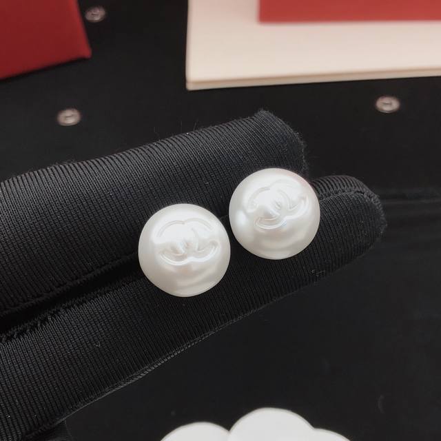 Code Xed0915 Small Size Ch*Nel Latest Pearl Ear Studs, Consistent Zp Brass Mater