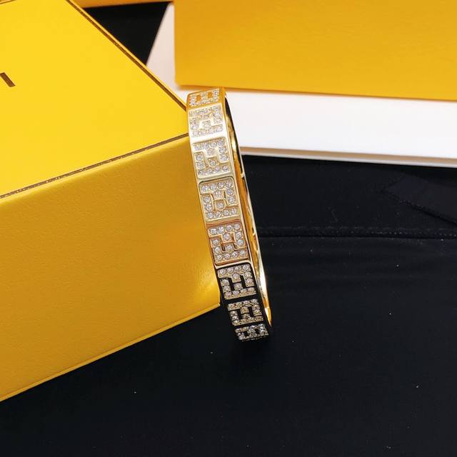 Id Fdsz0004 Fendi Bracelet