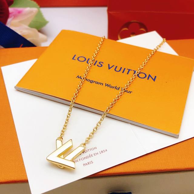 Id Lxl0073 Lv*Latest Golden V-Shaped Polished Necklace, Zp Brass Material,