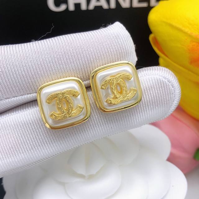Id Xed0836 Square Stud Earrings, Square White Drip-Style Double C Stud Earrings